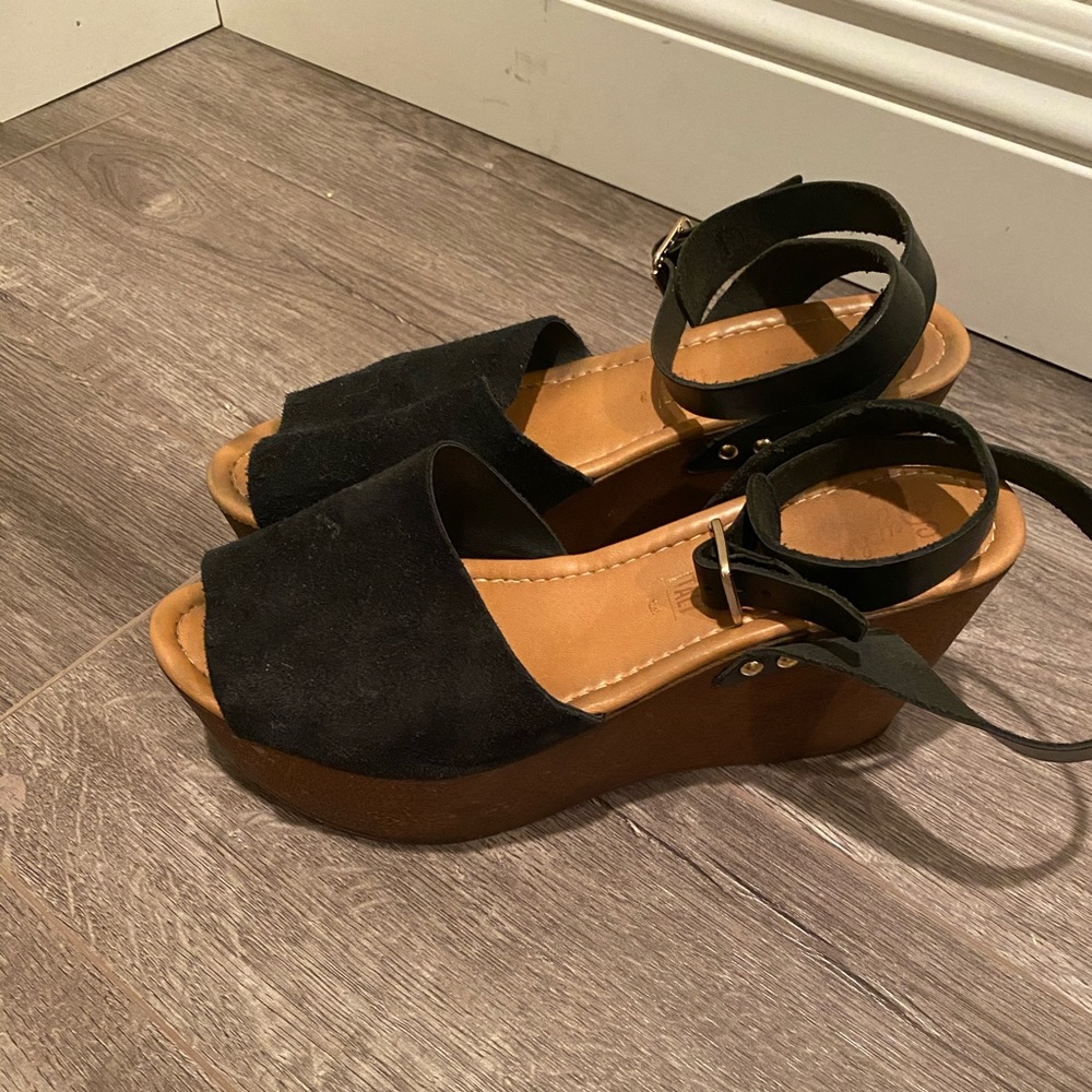Seyshelles studded wedge